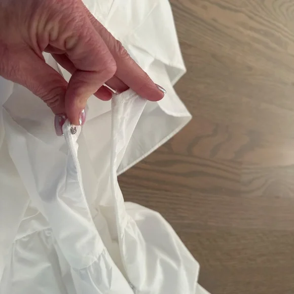 NWOT Entro off shoulder ruffle dress - a size M - Picture 3 of 3